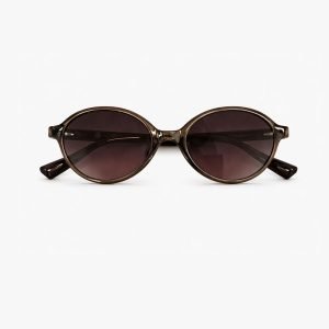 Óculos de sol com design clássico oval, armação translúcida e lentes escuras para um visual sofisticado